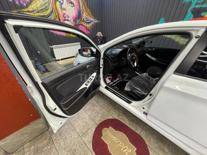 Hyundai Accent-6