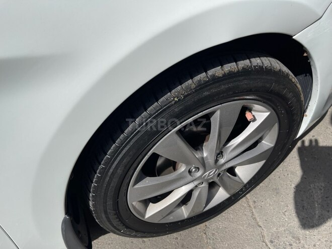 Hyundai Accent-16