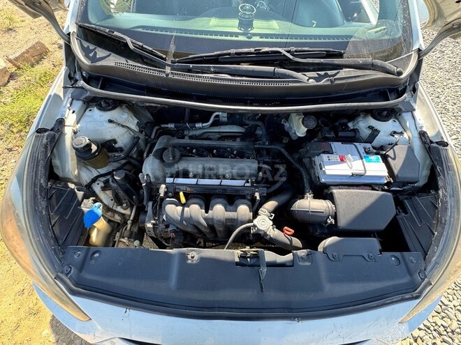 Hyundai Accent-4