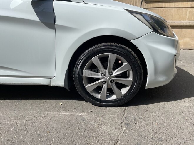 Hyundai Accent-17