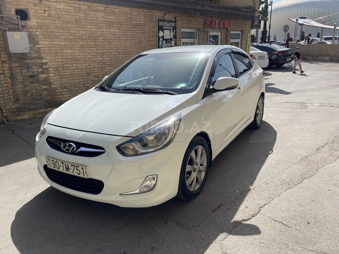 Hyundai Accent-13