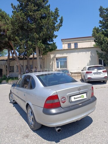Opel Vectra-4
