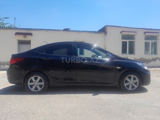 Hyundai Accent-3