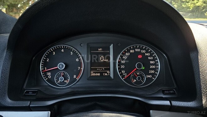 Volkswagen Jetta-12