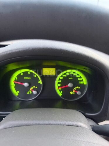 Hyundai Accent-11