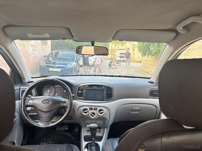 Hyundai Accent-8