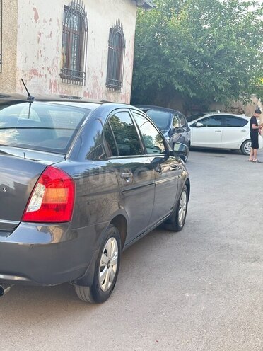 Hyundai Accent-7