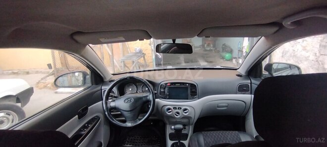 Hyundai Accent-13