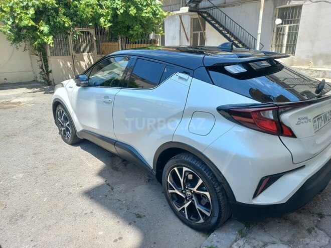 Toyota C-HR-2