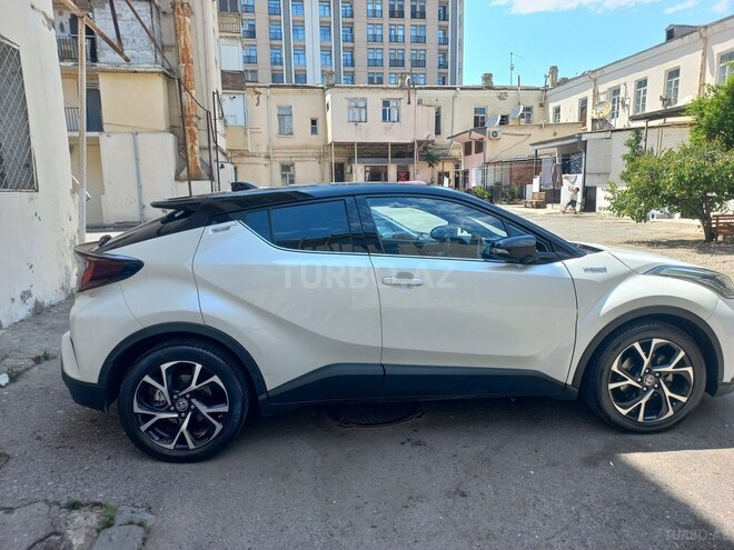 Toyota C-HR-4