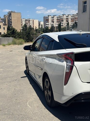 Toyota Prius-4