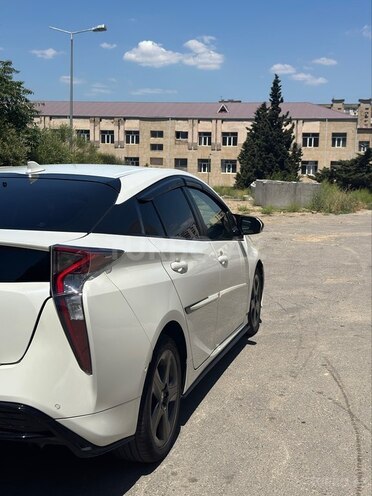 Toyota Prius-5