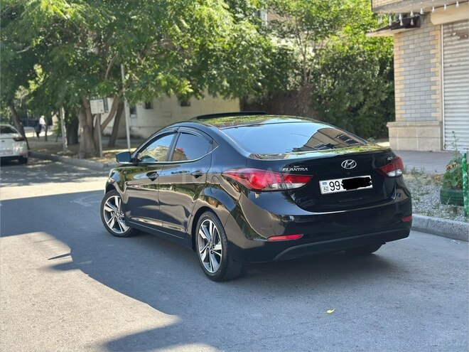 Hyundai Elantra-6