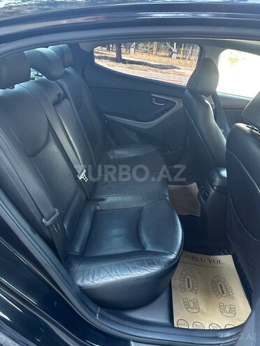 Hyundai Elantra-13
