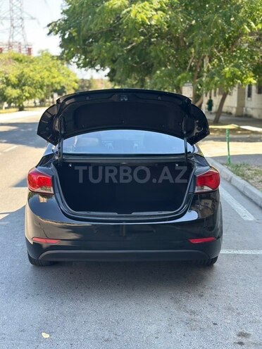 Hyundai Elantra-15