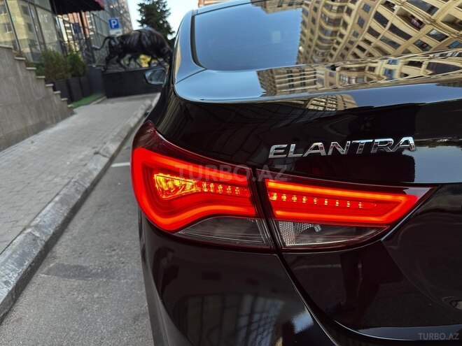 Hyundai Elantra-14