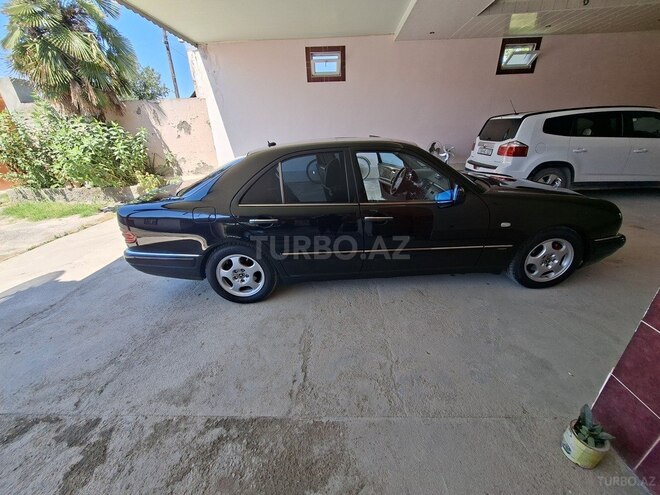 Mercedes E 280-12