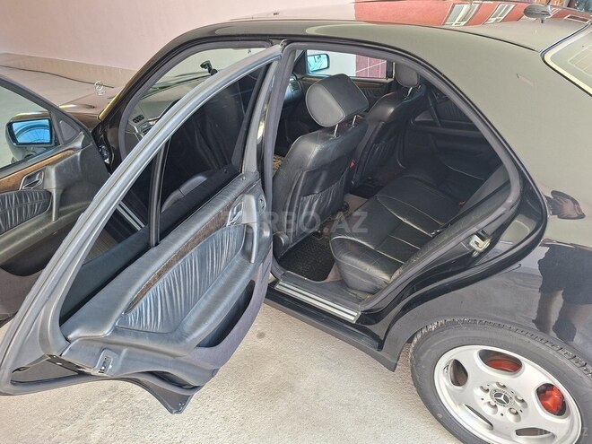 Mercedes E 280-9