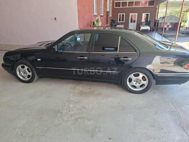 Mercedes E 280-7