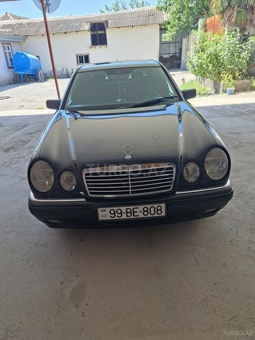 Mercedes E 280-1