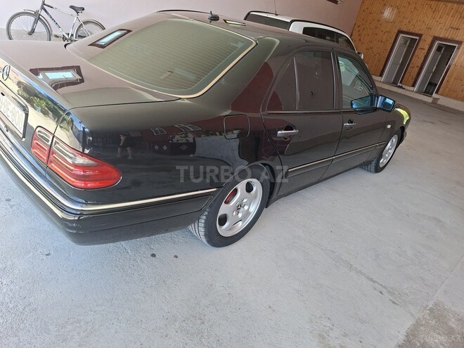 Mercedes E 280-4
