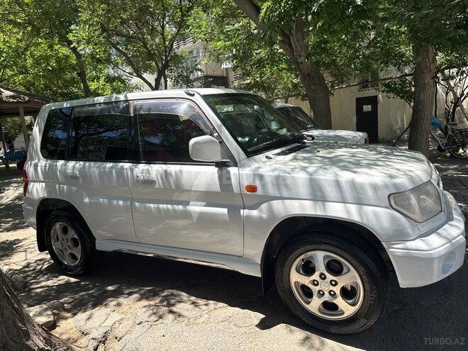 Mitsubishi Pajero io-3