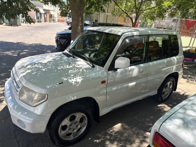 Mitsubishi Pajero io-4