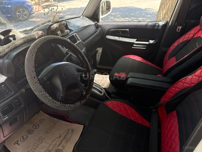 Mitsubishi Pajero io-6
