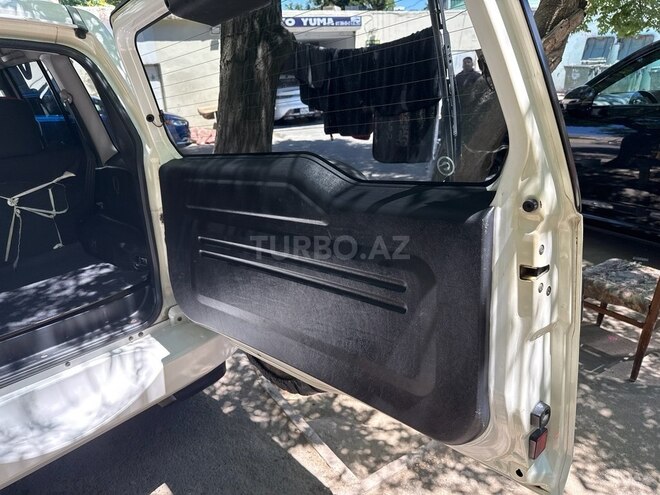 Mitsubishi Pajero io-12