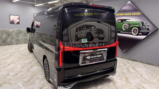 Toyota HiAce-6