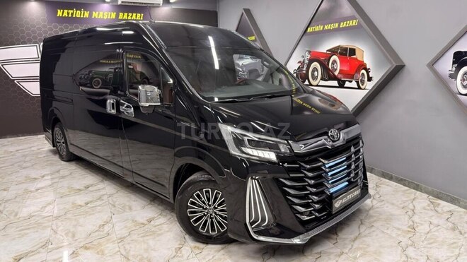 Toyota HiAce-5