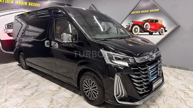 Toyota HiAce-3
