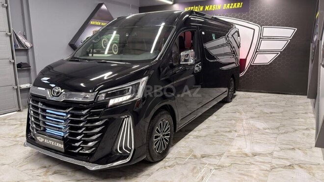 Toyota HiAce-4