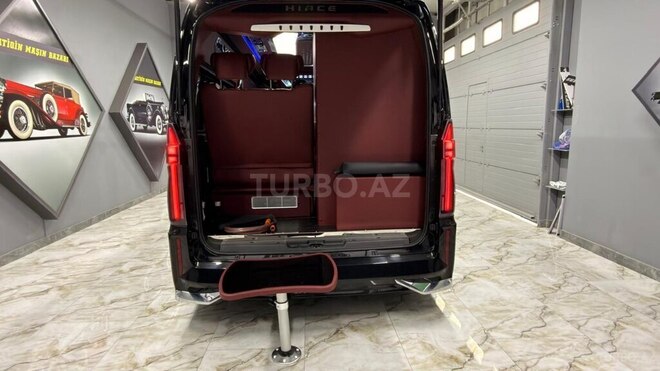 Toyota HiAce-17