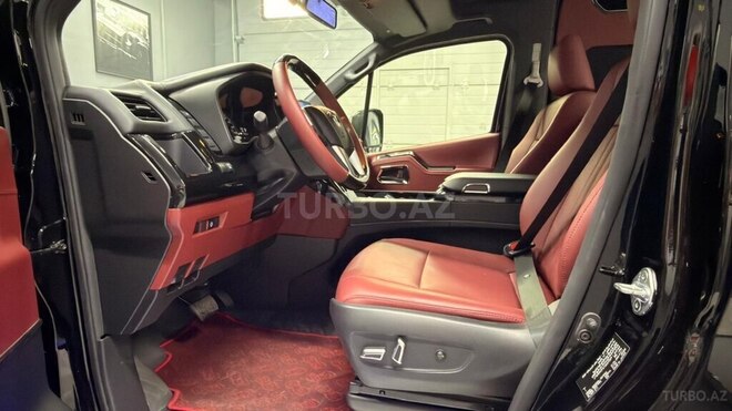 Toyota HiAce-10