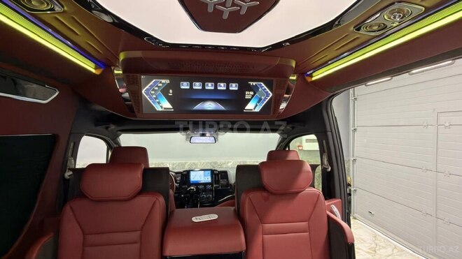 Toyota HiAce-28