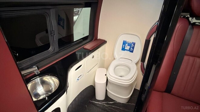 Toyota HiAce-34