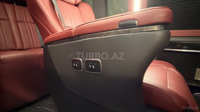 Toyota HiAce-38