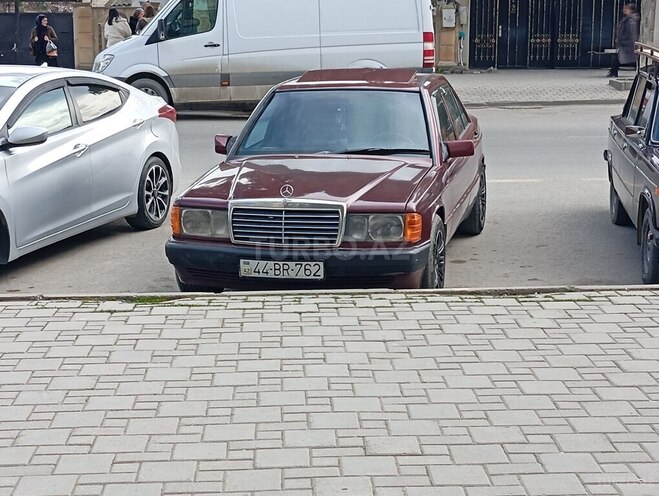 Mercedes 190-1