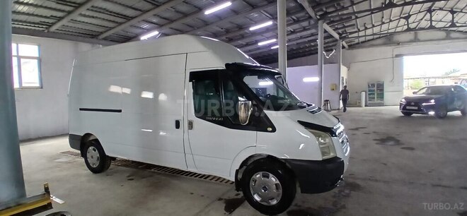 Ford Transit-4