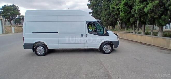 Ford Transit-9
