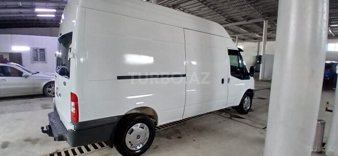 Ford Transit-5