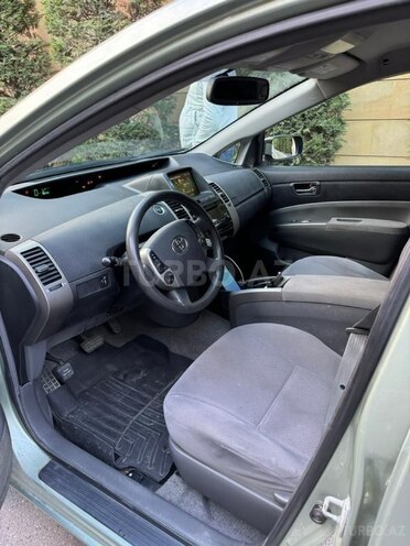 Toyota Prius-5