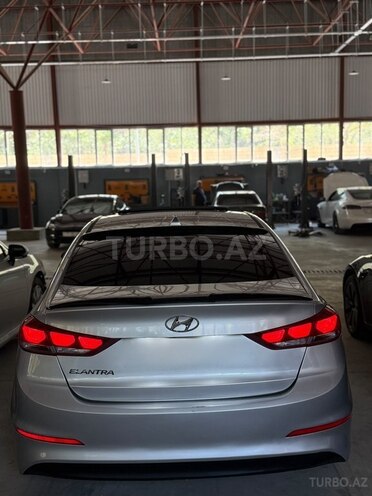 Hyundai Elantra-2