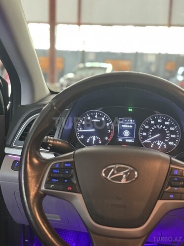 Hyundai Elantra-5