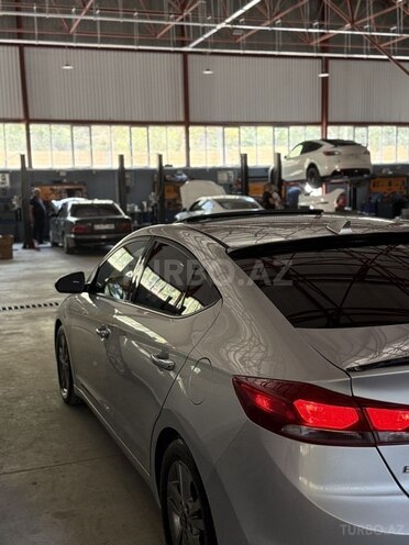 Hyundai Elantra-3