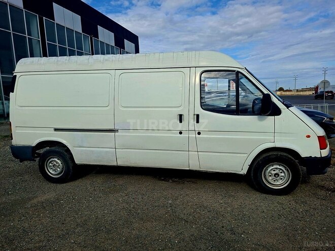 Ford Transit-10