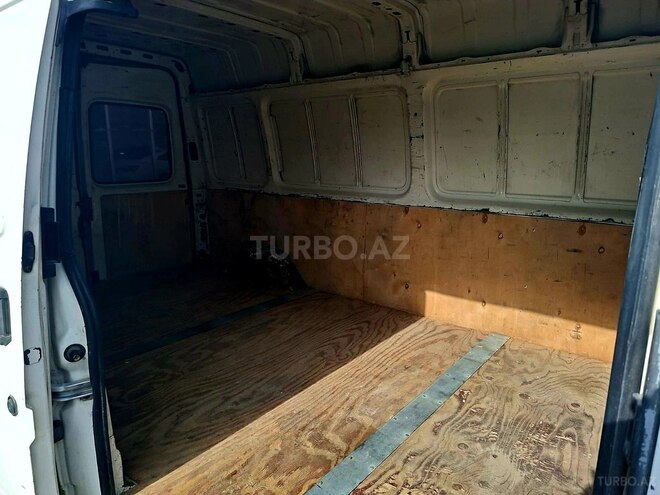 Ford Transit-9