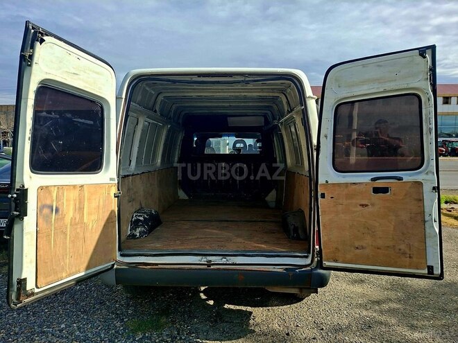 Ford Transit-8