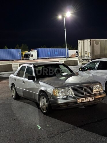Mercedes 220 E-8